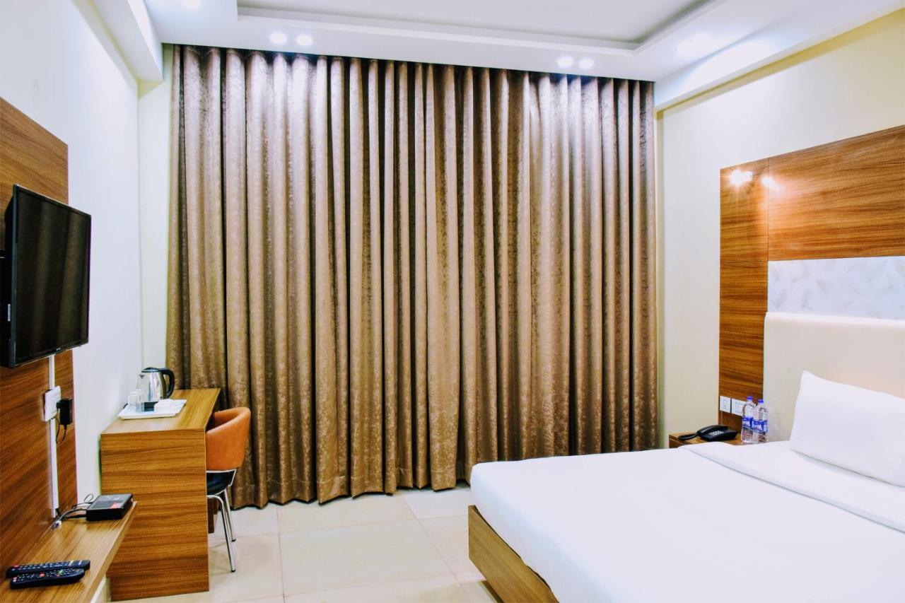 Hotel When In Gurgaon - Opposite To Artemis Hospital Екстериор снимка