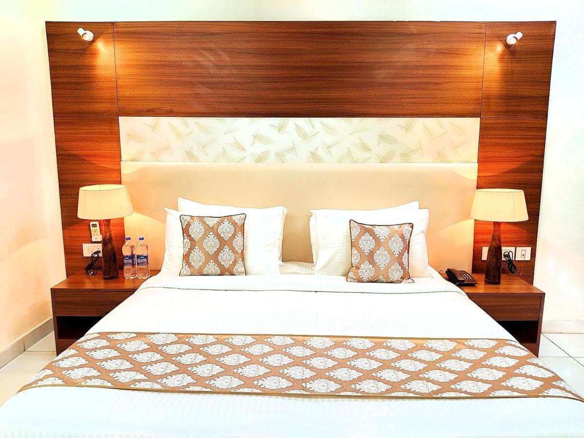Hotel When In Gurgaon - Opposite To Artemis Hospital Екстериор снимка