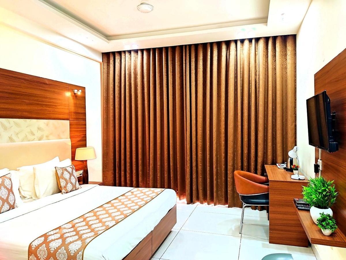 Hotel When In Gurgaon - Opposite To Artemis Hospital Екстериор снимка